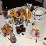Felsenkeller Hotel *