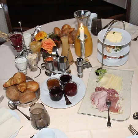 Felsenkeller Hotel *