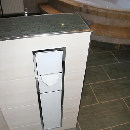 Felsenkeller Hotel *