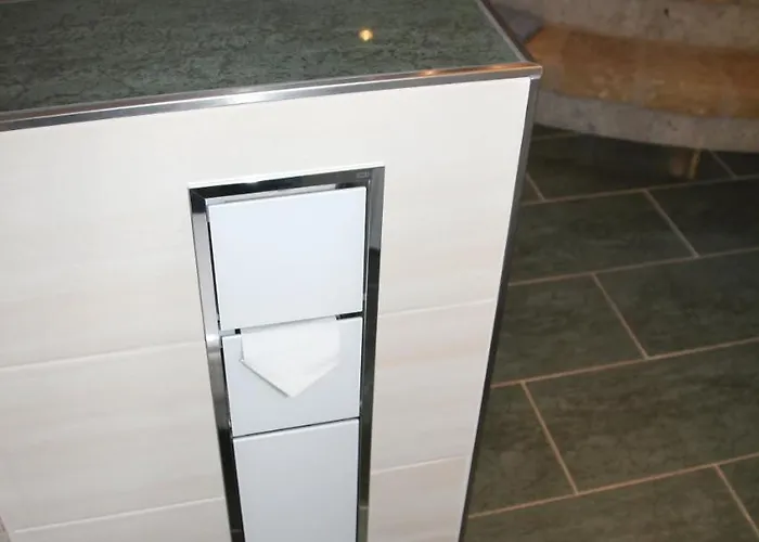 Felsenkeller Hotel *